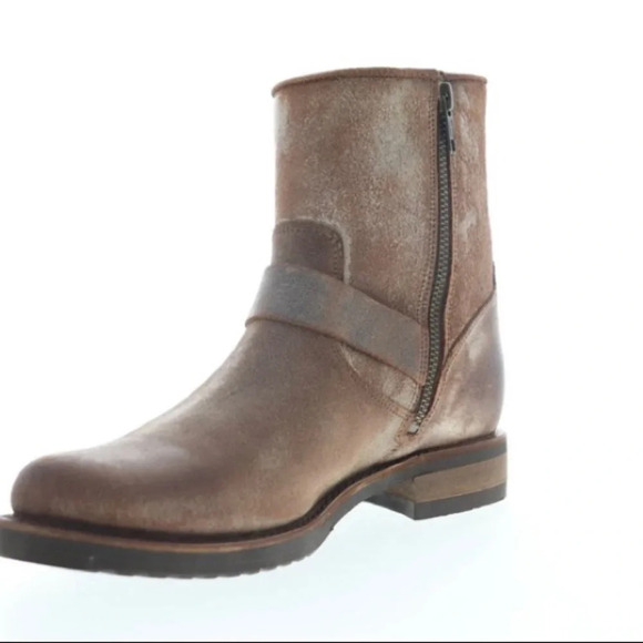 frye Veronica Belted Distressed Short Boots. Size 6 - Picture 7 of 16